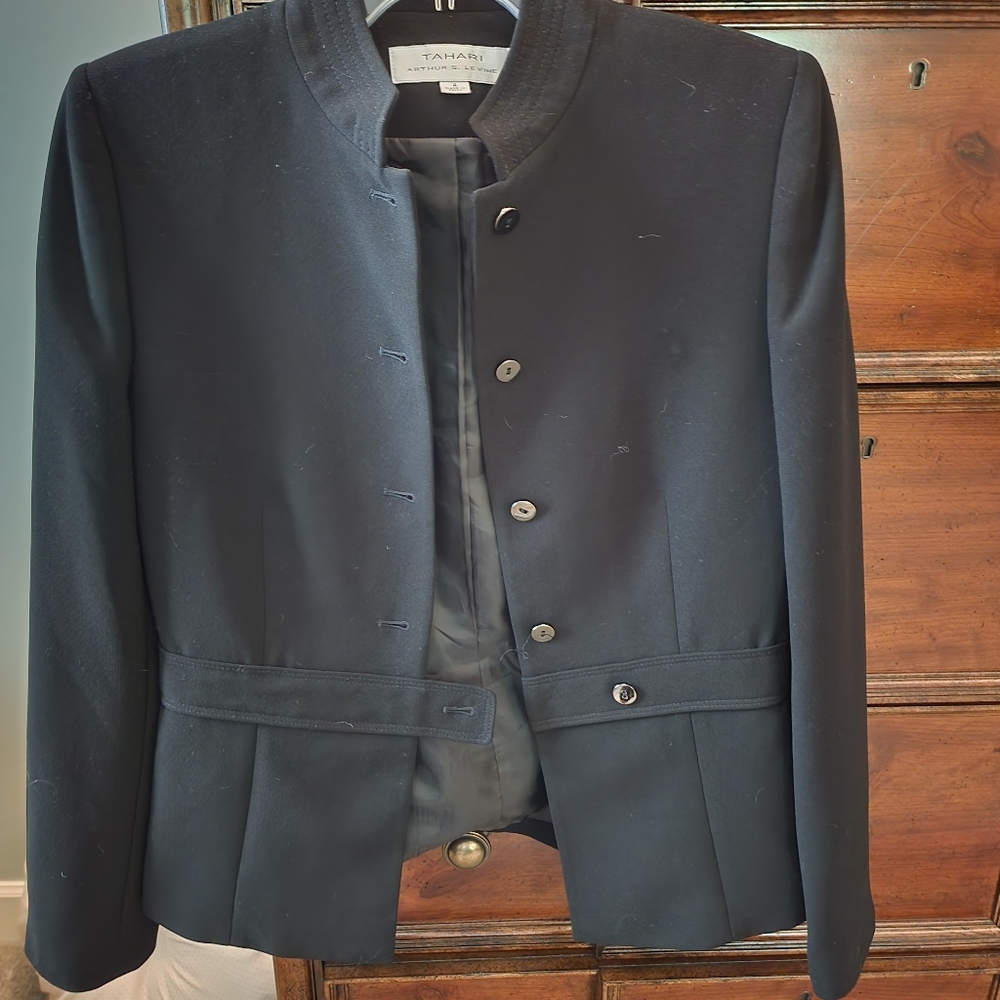 Tahari blazer